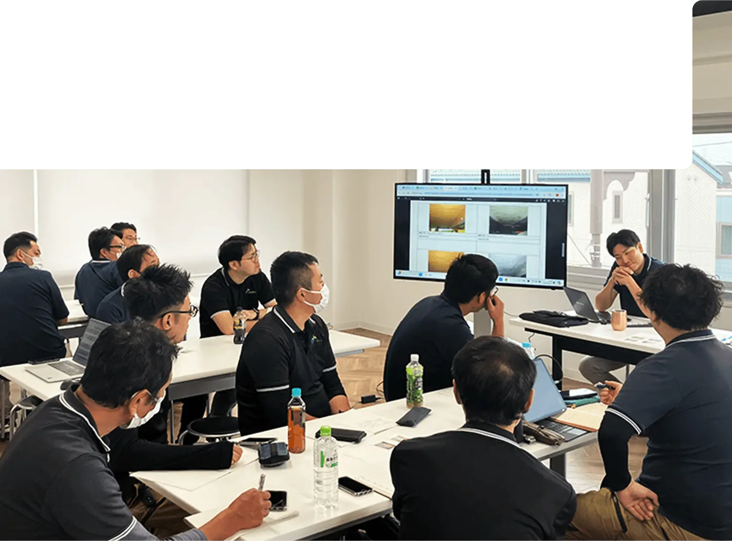 専門家による打ち合わせ